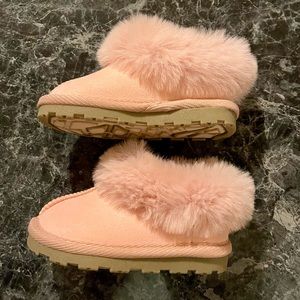 Toddler - Size 5 Cat & Jack light pink slippers